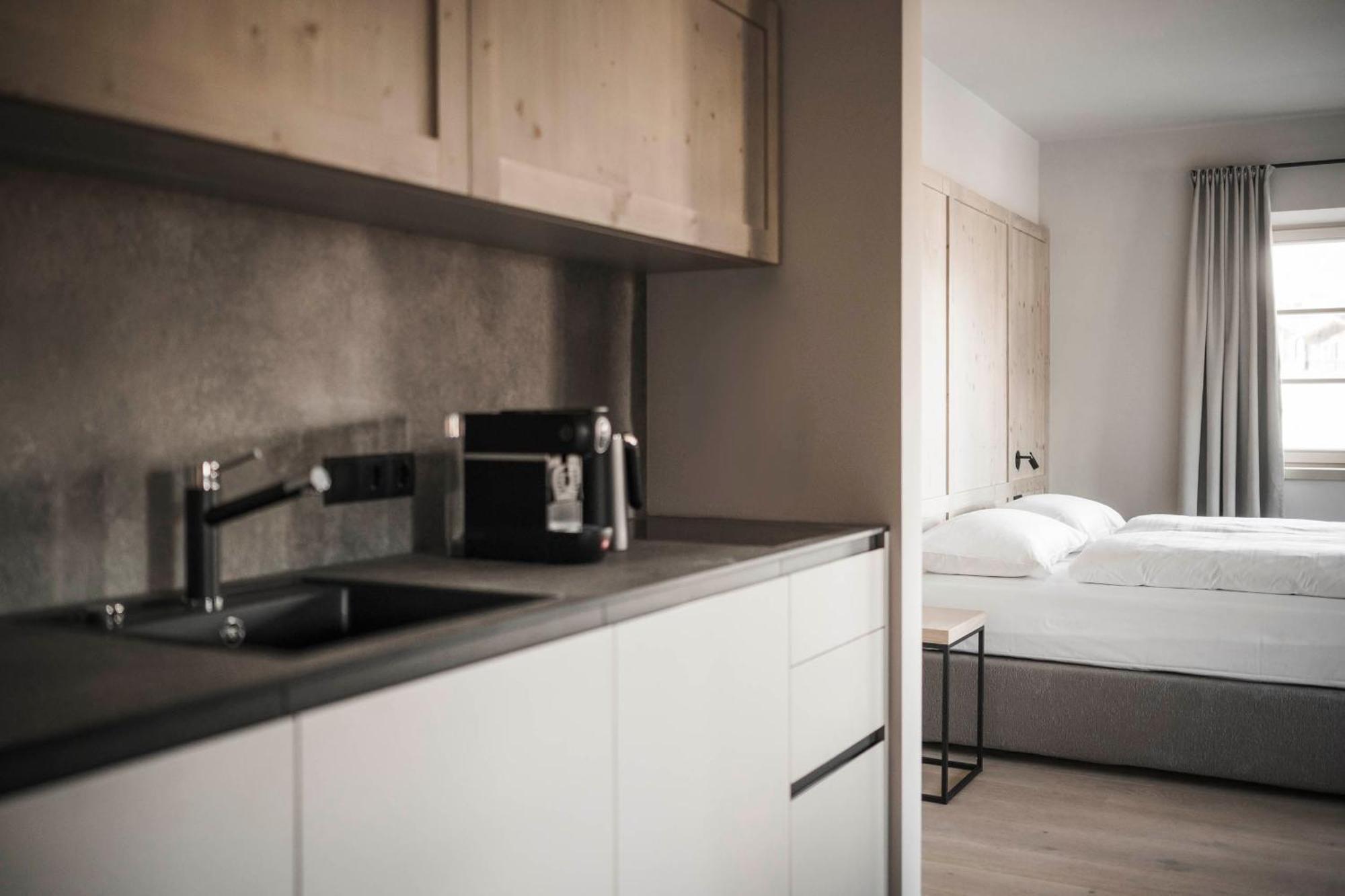 Hofergut Suites & Apartments Рисконе Екстериор снимка