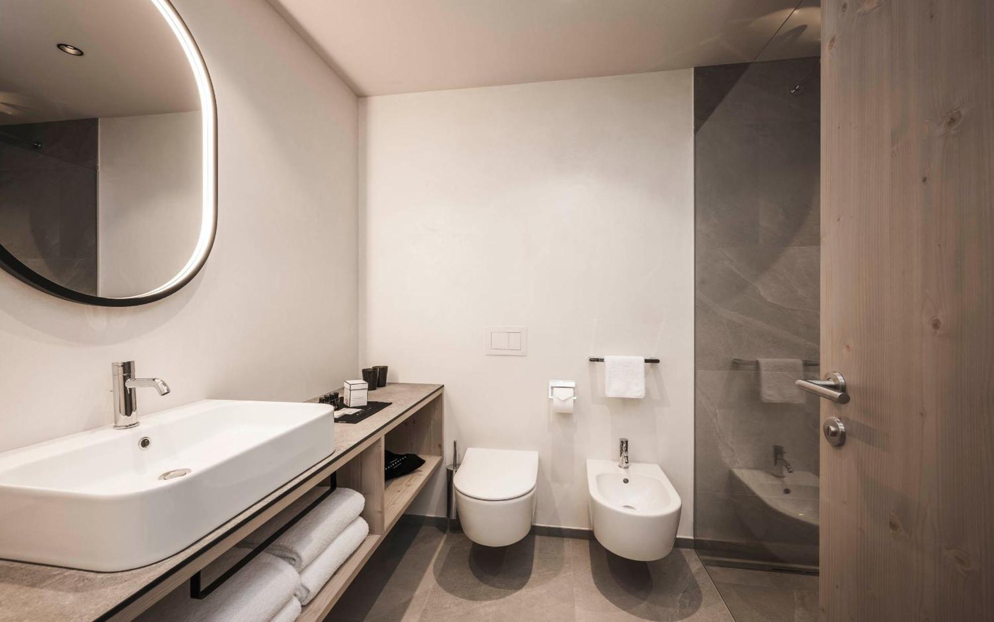 Hofergut Suites & Apartments Рисконе Екстериор снимка