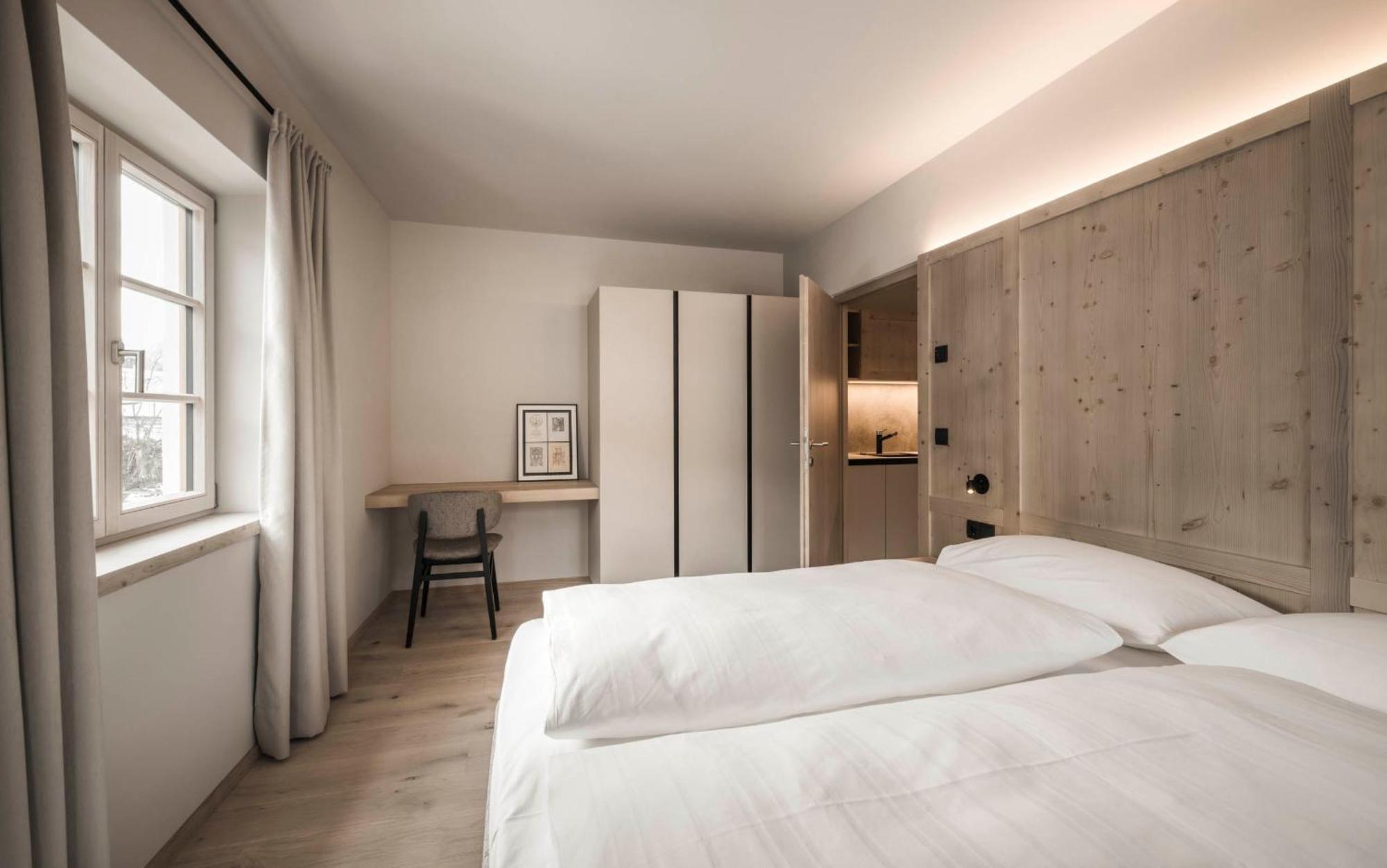 Hofergut Suites & Apartments Рисконе Стая снимка